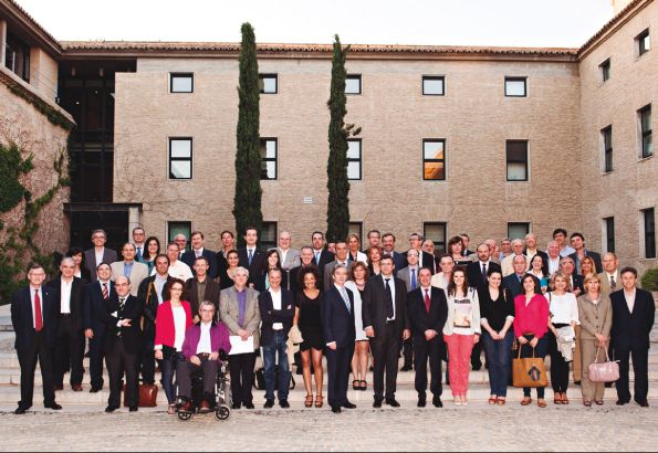 N�mero de verano de la revista de la  Asociaci�n de Colegios Profesionales de Arag�n