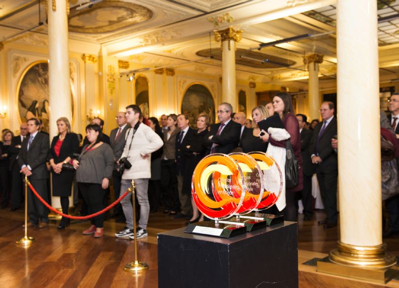 Los Colegios Profesionales entregan los premios San Jorge 2013
