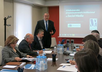 �Si est�s en medios sociales es porque sacas ventaja. Si no, est�s perdiendo el tiempo�