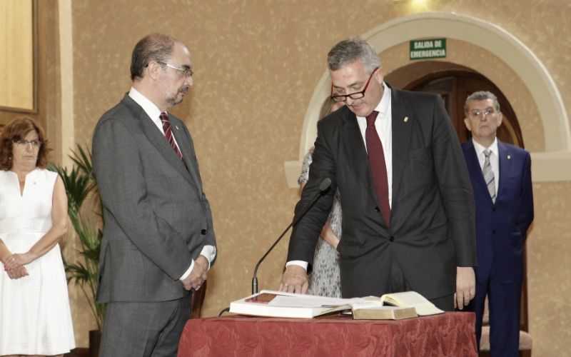 Primer n�mero del a�o de la revista de los Colegios Profesionales de Arag�n
