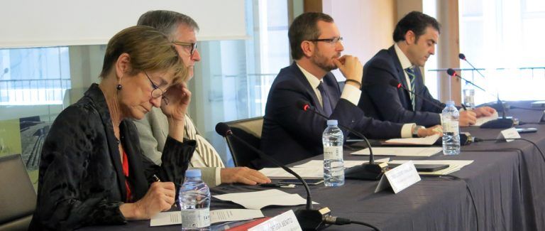 Los principales partidos pol�ticos apuestan por un di�logo permanente con las profesiones