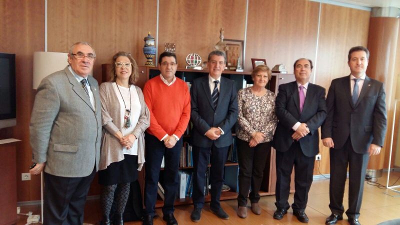 Reuni�n de los miembros de la Uni�n de Colegios Sanitarios de Zaragoza (Ucosaz)  en la Consejer�a de Sanidad del Gobierno de Arag�n