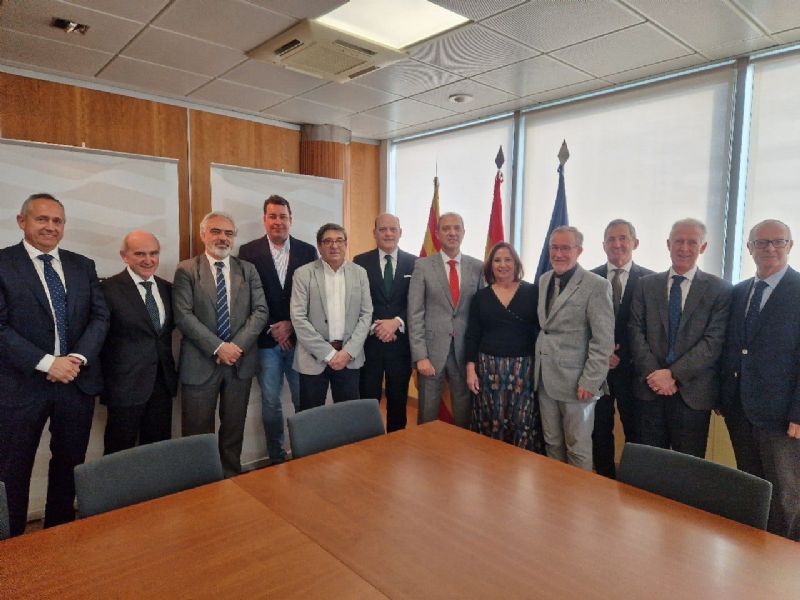 Los Colegios de Sanitarios se re�nen con el consejero de Sanidad del Gobierno de Arag�n