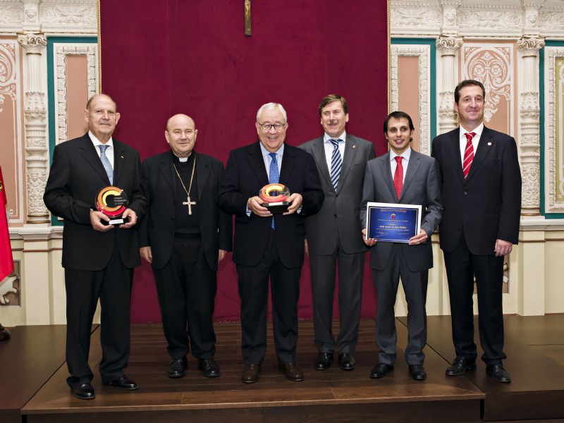 LOS COLEGIOS PROFESIONALES ENTREGAN LOS PREMIOS SAN JORGE