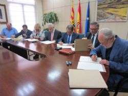 Ampliar foto: Los Colegios Profesionales de la rama agroforestal firman un convenio de colaboraci�n con el Gobierno de Arag�n