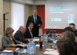 Ampliar foto: �Si est�s en medios sociales es porque sacas ventaja. Si no, est�s perdiendo el tiempo�