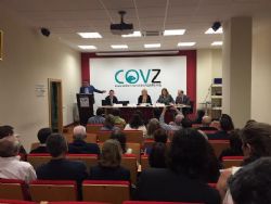 Ampliar foto: El Colegio de Veterinarios de Zaragoza entrega los diplomas a la primera promoci�n de su primer Master Propio