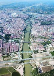 Ampliar foto: Zaragoza: cr�nica y memoria. Retazos de una ciudad 