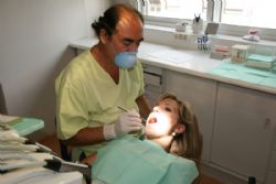 Ampliar foto: Dentistas aragoneses  realizar�n revisiones gratuitas de las enc�as