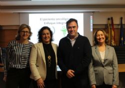 Ampliar foto: Farmac�uticos de Zaragoza se forman en la atenci�n integral a pacientes con c�ncer