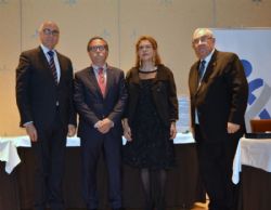 Ampliar foto: Juan Paricio, medalla de oro del Colegio de Enfermer�a