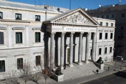 Ampliar foto: El Congreso aprueba que los colegios profesionales consten como entidades de mediaci�n