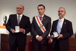 Ampliar foto: Carlos Carnicer, miembro del Colegio de Abogados de Zaragoza, reconocido por la Diputaci�n Provincial