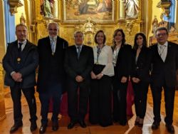 Ampliar foto: La presidenta de los farmac�uticos de Zaragoza, Raquel Garc�a, Medalla de Oro de la Academia de Farmacia Reino de Arag�n
