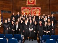Ampliar Foto: Foto de familia de los nuevos colegiados.